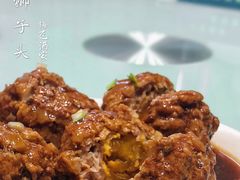 鸭蛋黄狮子头-梅飞酒家(名辉豪庭店)