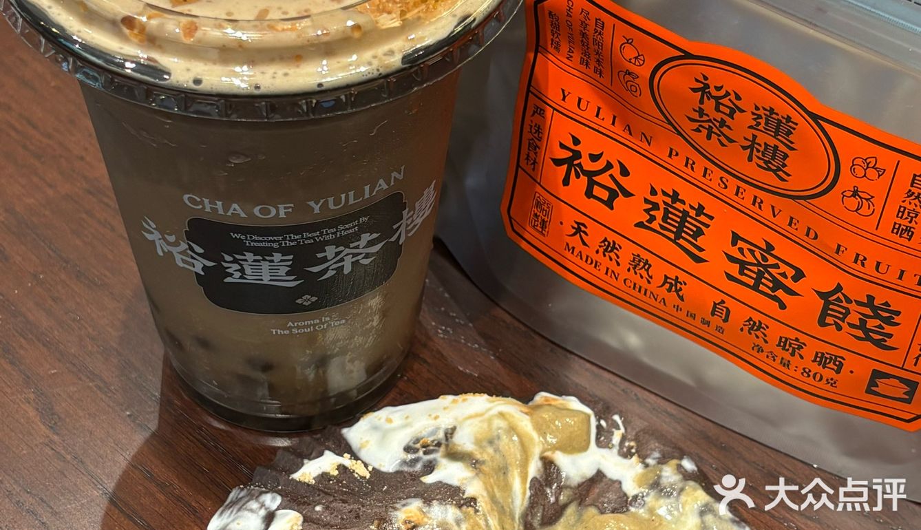 是焙茶內馅的大泡芙！