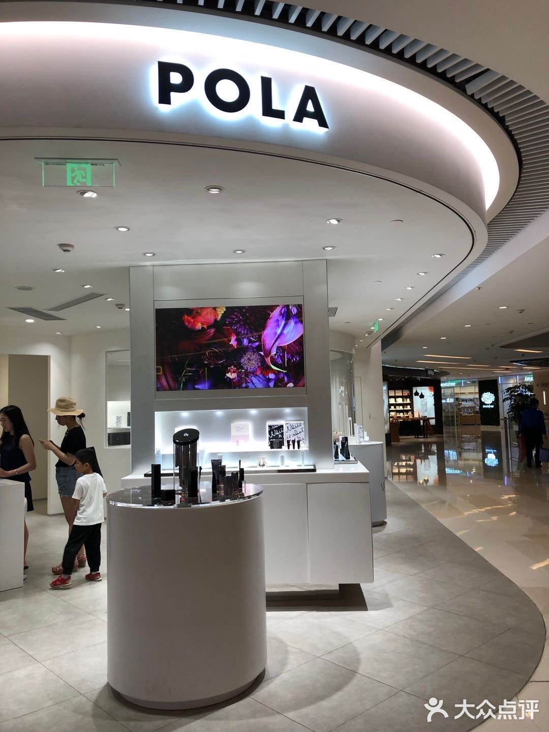 老婆辛苦一年，对于女人来说保养品肯定都是喜欢的