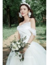 -雪中彩影婚纱摄影·微光艺术中心