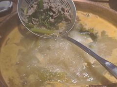 -洱火云南酸菜牛肉火锅(石景山当代商城店)