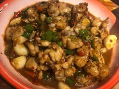 红烧牛蛙-老三样·美食研究中心(世贸路店)