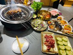 -围炉肉舍•炭烤活鳗•丹东海鲜烤肉(步行街店)