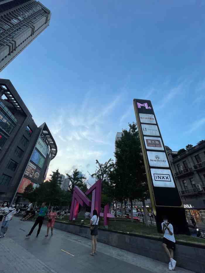 m 购物中心-"来逛过很多次了,就在江汉路步行街靠近循礼.