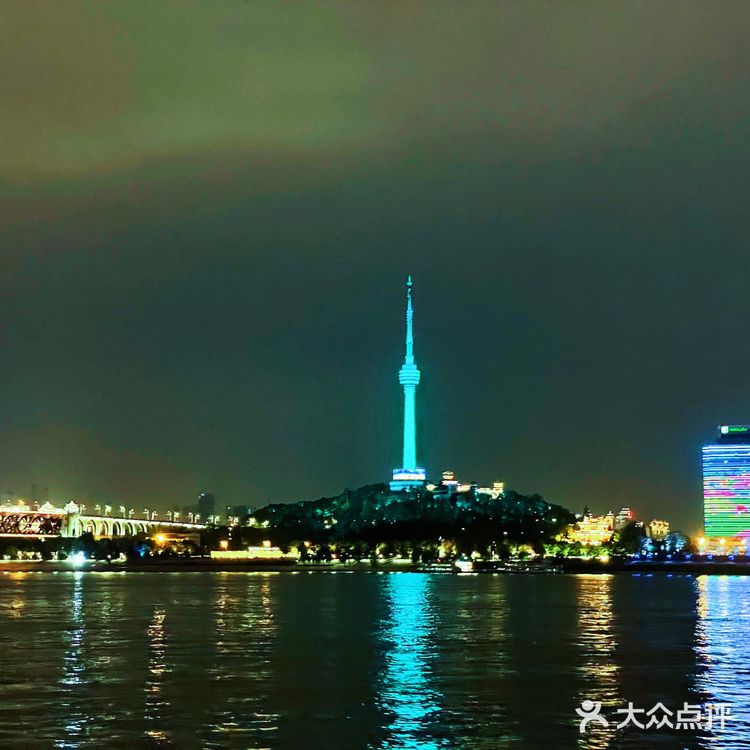 十元夜景轮渡（武汉江景夜景） 