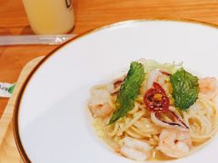 -POKEE VIA&Brunch·维娅(重庆来福士店)