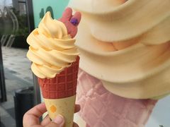 芒果芝士口味冰淇淋华夫筒-麦当劳(保利广场店)