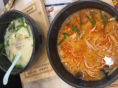 -花馬肆.云南过桥米线(汉神购物广场现场熬汤店)