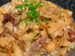-何妹湿辣牛肉·粤式烧烤砂煲(桂雅路店)