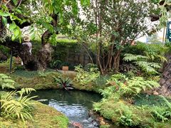 -Chom Cafe and Restaurant