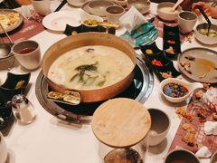 -洪氏嗨捞·广东猪肚鸡·椰子鸡火锅(西咸万象城店)