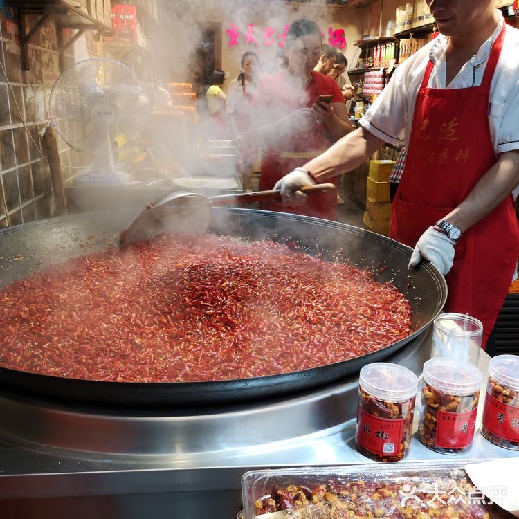 到了晚上，这座城市更漂亮