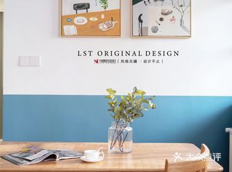 雾霾蓝将墙面进行分色，在彰显自由个性的同时