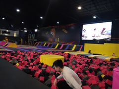 -嘿哟动霸CHUA·新潮玩运动娱乐中心·蹦床滑冰团建乐园