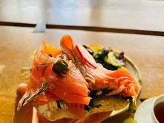 熏三文鱼班尼迪克-The Rug(三里屯店)
