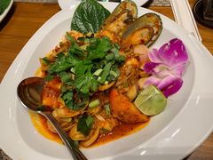 -Chom Cafe and Restaurant