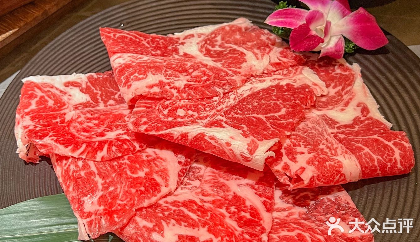 和牛烤肉天花板！肉质鲜嫩多汁，口感极佳。在这里
