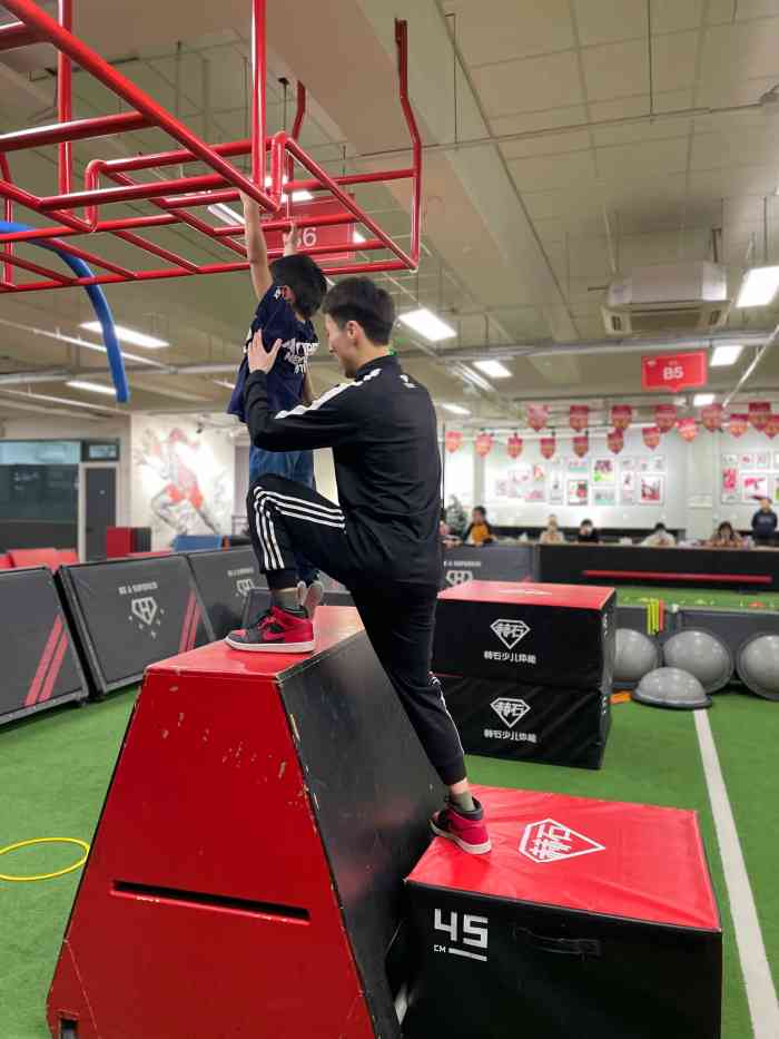 赫石少儿体能馆(祥云店)-"在祥云小镇南区,入口那,里面挺大的,但只.