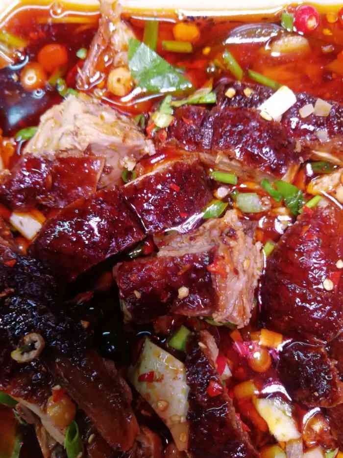 买菜路过这条街闻到冒菜的味道,可能是很久没有吃了.冒烤鸭闻到好香.