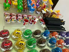 -m豆巧克力世界(上海世茂广场店)