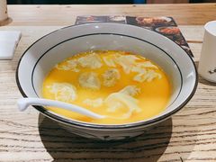 金汤黄鱼馄饨-蟹黄鱼·楼上面馆(外滩中央旗舰店)
