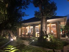 -Chom Cafe and Restaurant