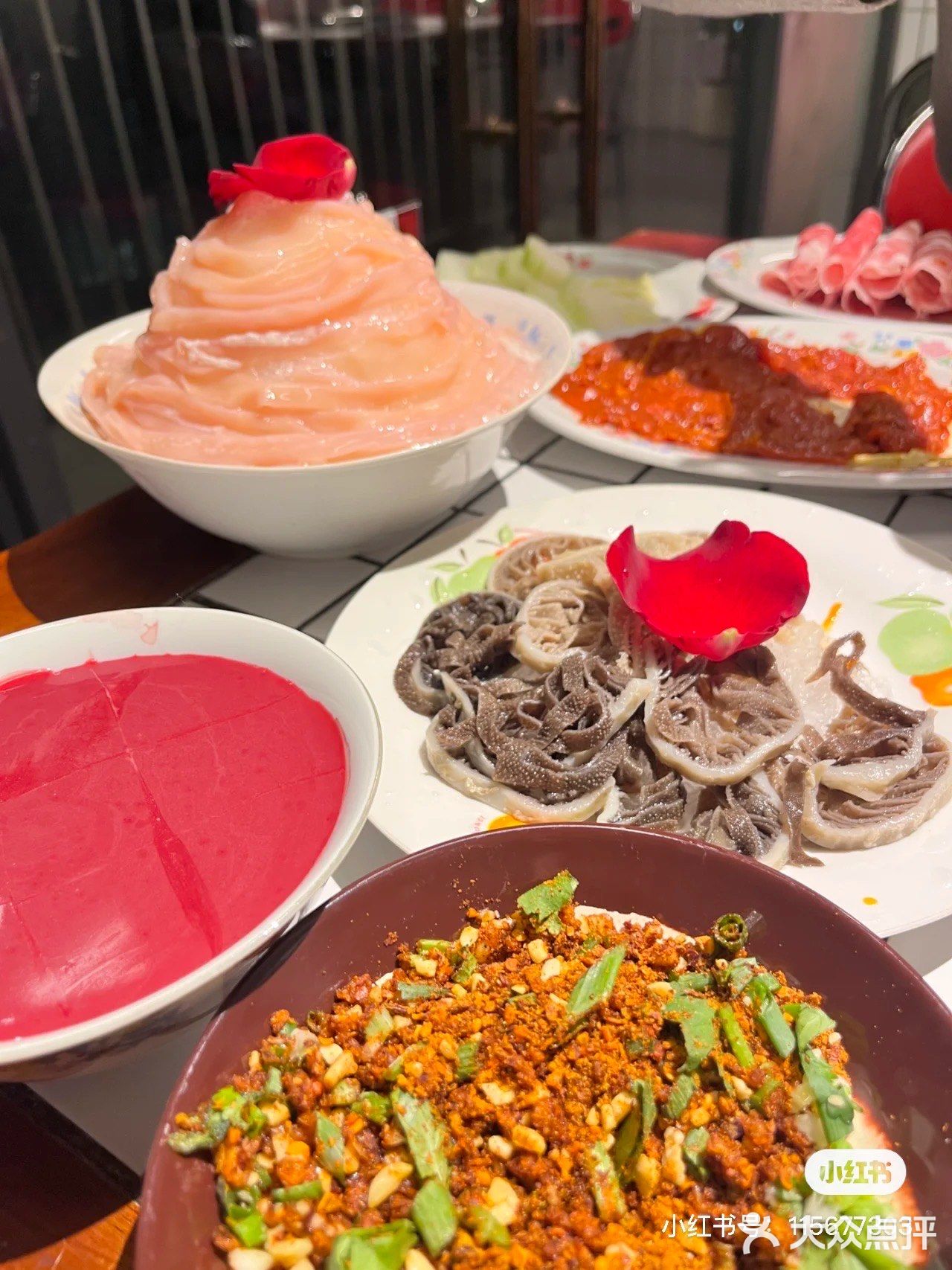 这家火锅店环境好特别!