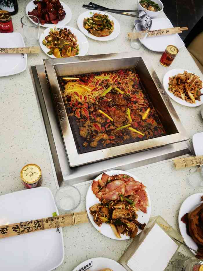 傻儿火锅-"空间很大,可能是自助火锅的原因,人多空间.