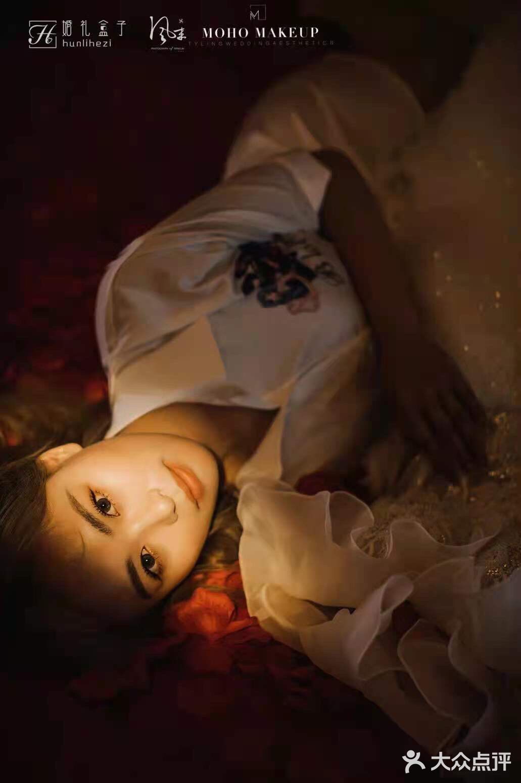 夜光婚纱在暗场婚礼真的绝绝子  