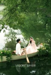 -雪中彩影婚纱摄影·微光艺术中心