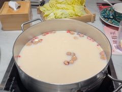 -尚尚仙·酸汤猪手·猪肚鸡火锅(华联万柳购物中心店)