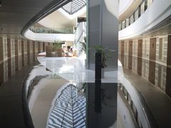 -上海滴水湖皇冠假日酒店