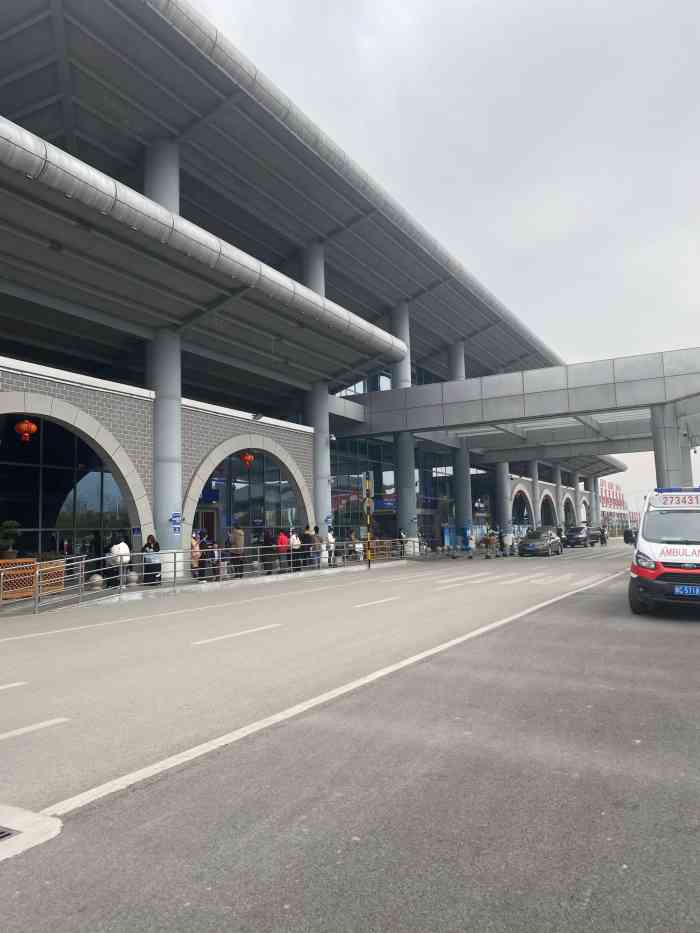 遵义新舟机场-"来茅台镇的第一站.机场不大,建在山顶上.