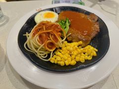 -汤姆家的牛排意面披萨(新城市广场店)