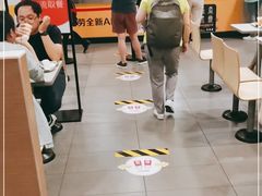 大堂-麦当劳(轻轨曹杨路店)
