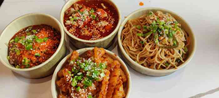 喵十三串串香(弘阳广场店)-"位于燕郊繁华的弘阳广场二层多家餐饮聚集