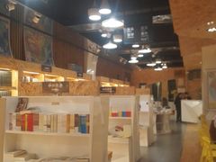 -新华里咖啡书吧(新华书店小寨店)