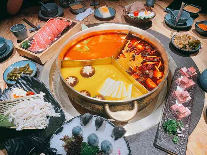 凑凑火锅·茶憩(太原万象城店)-"哈哈哈哈哈,没上菜之前想着拍美美的