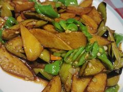 地三鲜-东北哈尔滨酱骨头馆房掌柜铁锅炖