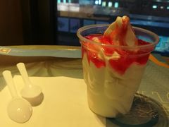 草莓圣代-麦当劳(总统大酒店店)