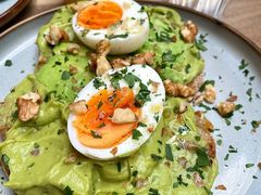 牛油果煮蛋吐司-RAC BAR(安福路店)