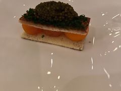 有机蛋黄吐司鱼子酱和香草-Jean Georges