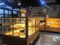 面包甜点陈列柜-啊噗吐呦现场烘焙(麦凯乐店)