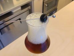 她将感应器探入深海-村口大树(长乐路店)