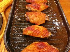 料理烤焦香翅中-老东镇啤酒屋海鲜加工·蒸汽海鲜·海鲜烧烤(台东店)