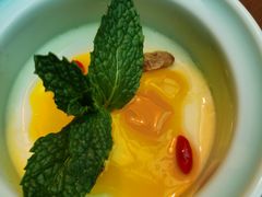 带奶皮的酸奶芒果-雀舞云南菜(天津天河城购物中心店)