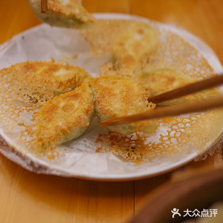 整体都可以不需要蘸碟，或者简单配个饺子醋