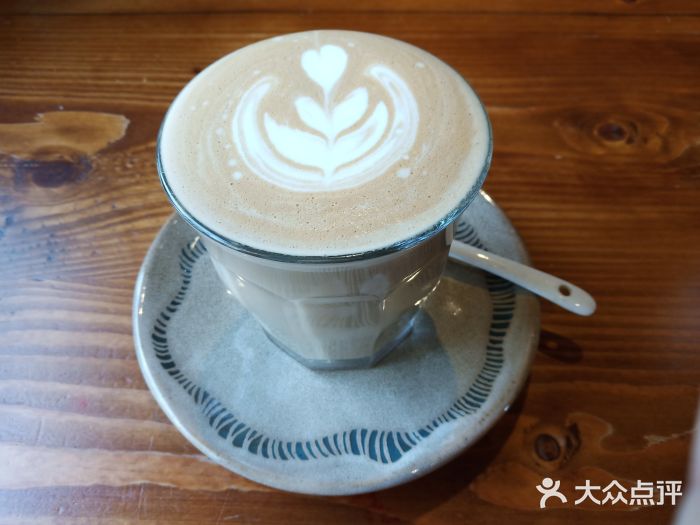 初见咖啡(青大路店)原味拿铁图片