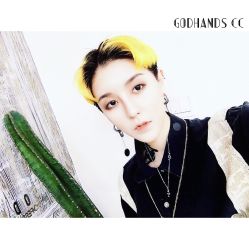 -God Hands发型设计复古会所