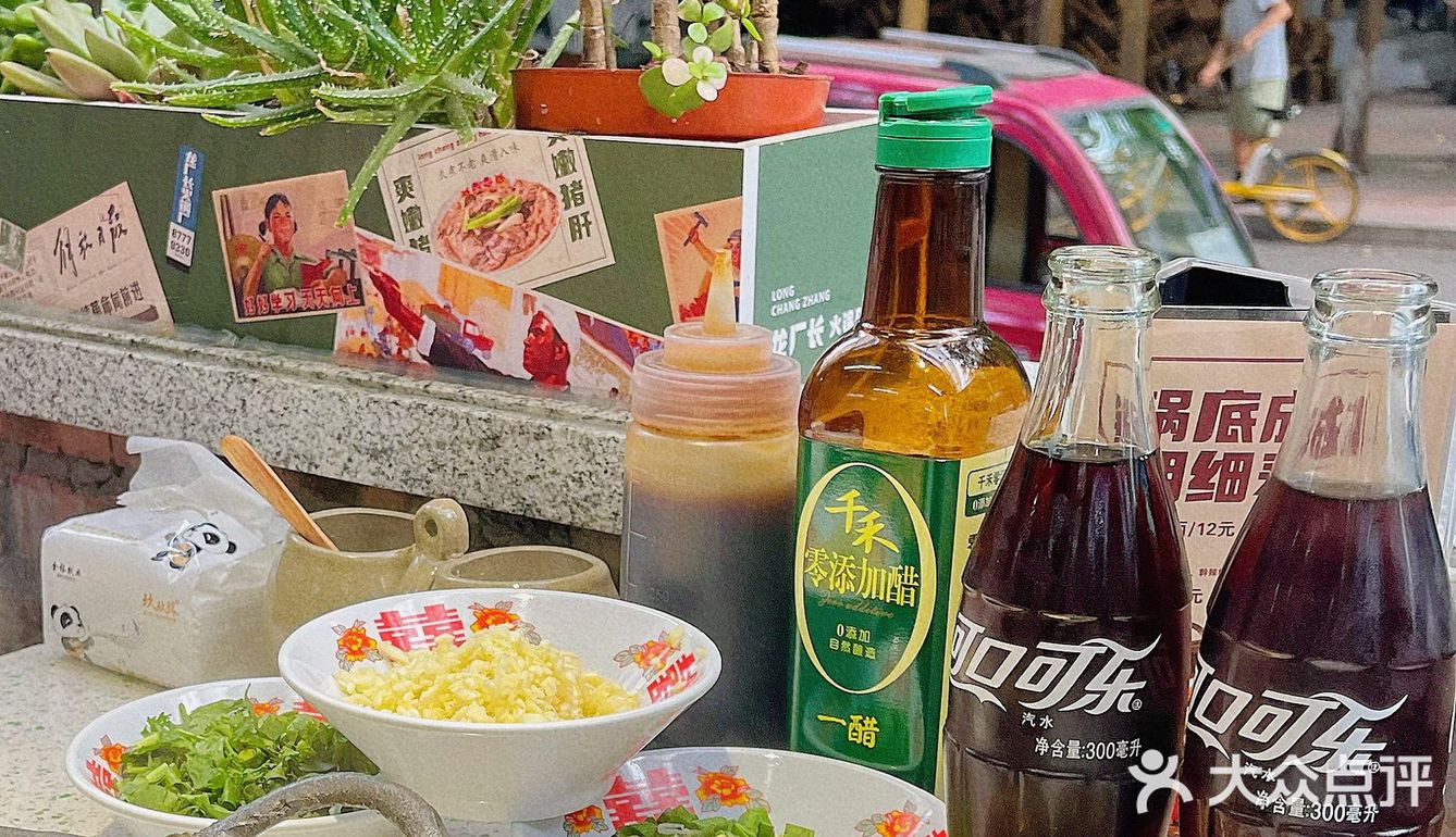 成都探店｜超出片的80年代街头火锅
